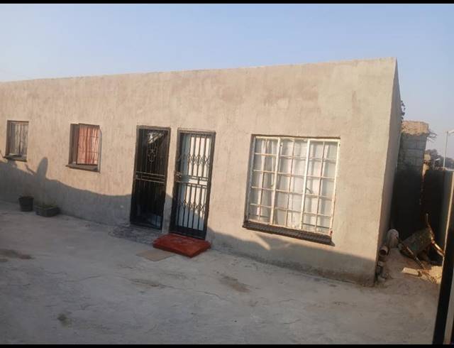 9 BEDROOM HOUSE FOR SALE IN KAALFONTEIN